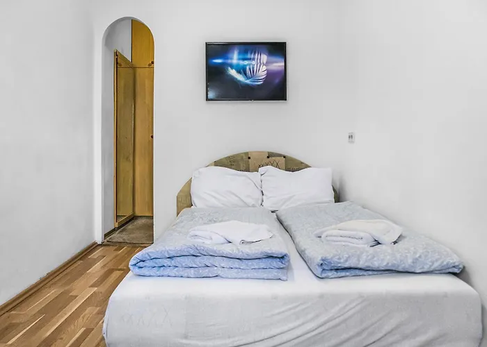 Elegant & Near Danube With Garden Access *