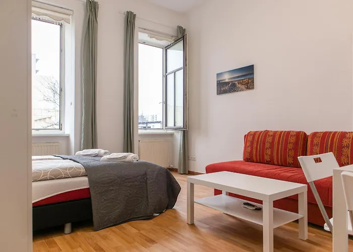 Elegant & Near Danube With Garden Access Apartamento