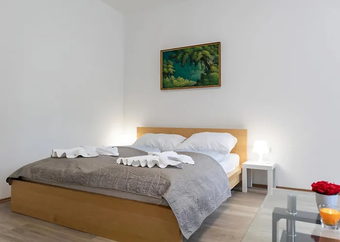 Elegant & Near Danube With Garden Access * Viena