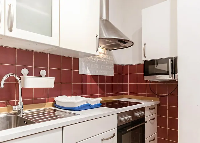 Elegant & Near Danube With Garden Access *