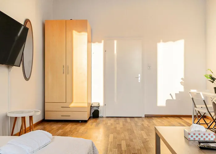 Elegant & Near Danube With Garden Access * Viena